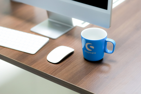 shopware cup and imac